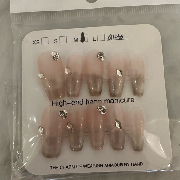 Assorted Press-On Nail Set - Picture 16 of 16